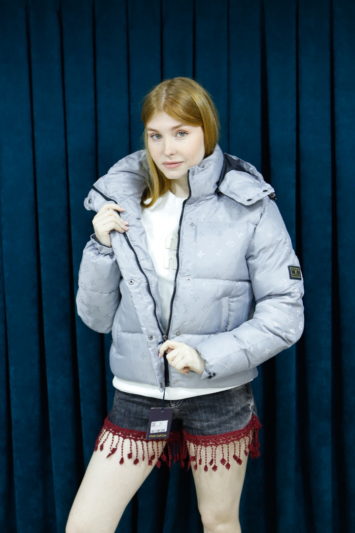 Kadın Louis Vuitton Parlak Gri LV Desen Premium Mont Kadın Louis Vuitton Parlak Gri LV Desen Premium Mont