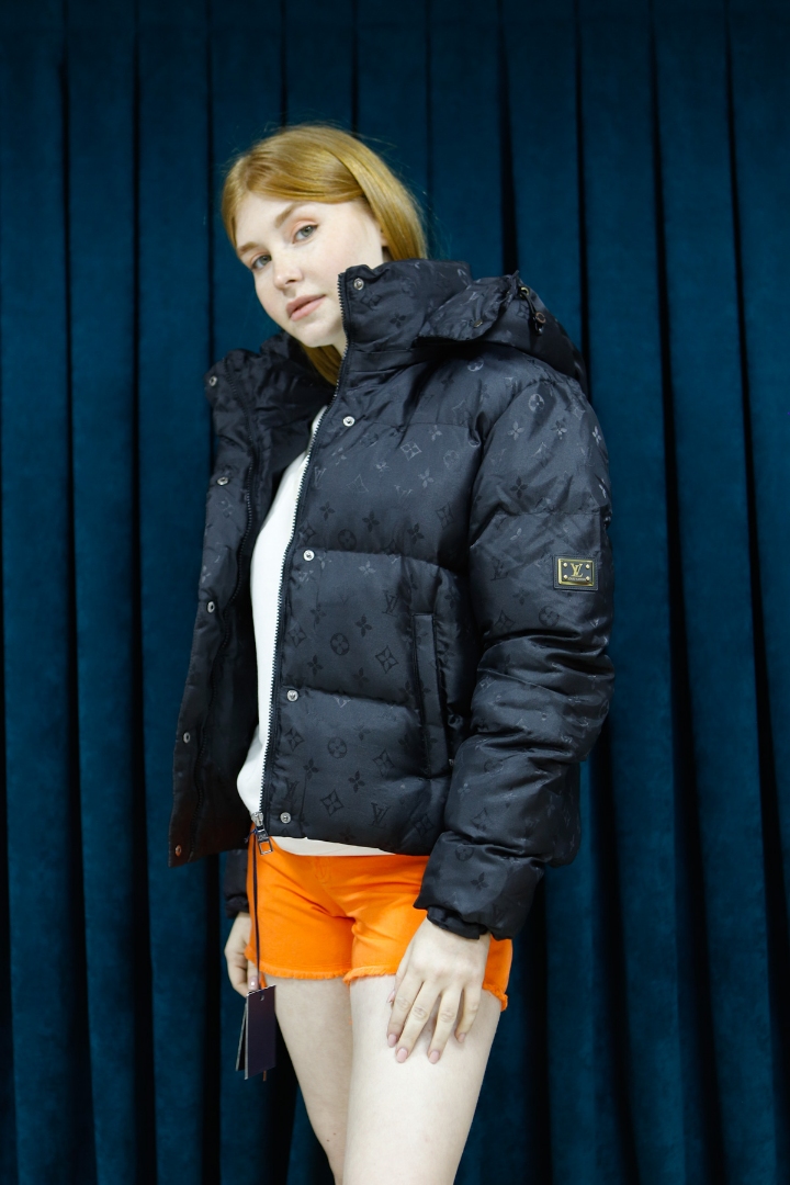 Kadın Louis Vuitton Parlak Siyah LV Desen Premium Mont Kadın Louis Vuitton Parlak Siyah LV Desen Premium Mont